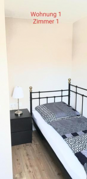 2x Monteurwohnung 1x 2 kleine Einzelzimmer 1x Doppelbett und Schlafcouch im Wohnbereich